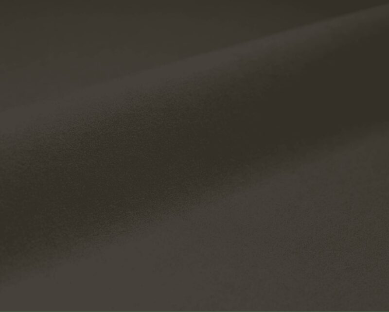 Akila FR — огнестойкая мебельная ткань, цвет 01: 100% полиэстер, ширина 140 см, 40 000 циклов по Мартиндейлу, сертификаты EN 1021 / IMO Part 8 / C&M — для диванов, кресел и контрактной мебели.
