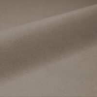 Akila FR — огнестойкая мебельная ткань, цвет 10: 100% полиэстер, ширина 140 см, 40 000 циклов по Мартиндейлу, сертификаты EN 1021 / IMO Part 8 / C&M — для диванов, кресел и контрактной мебели.