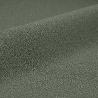 Axium FR — огнестойкая мебельная ткань из переработанного волокна, цвет 14: 63% акрил / 18% переработанный полиэстер / 16% переработанный олефин PP / 3% полиэстер, однотонное меланжевое переплетение, ширина 140 см, 630 г/м², 50 000 циклов по Мартиндейлу класс GC, светопрочность 6-7, сертификаты EN 1021 / IMO Part 8 / C&M — для проектов с фокусом на устойчивость в гостиничной и офисной сфере.