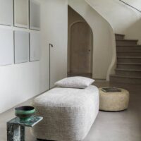 Bufera natural-fibre upholstery fabric in interior — 53% cotton / 47% viscose, 100 000 Martindale. Lifestyle view 1.