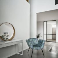 Ceramic dekoratiivne kangas interjööris — viskoos / puuvill segu, suuremõõtmeline muster. Interjöörivaade 2.