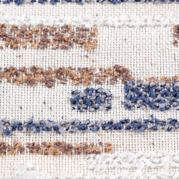 Fabriella Bloom Polyester-Cotton Upholstery Fabric: 70% polyester, 30% cotton, 140 cm wide, 550 g/m², 42 000 Martindale cycles. Fabric texture, view 1.